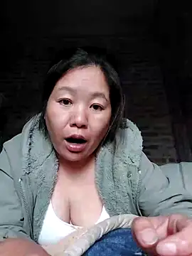 Snapshot of donaaa2 chatting on February 20, 8:27 am donaaa2 online show from February 20, 8:27 am