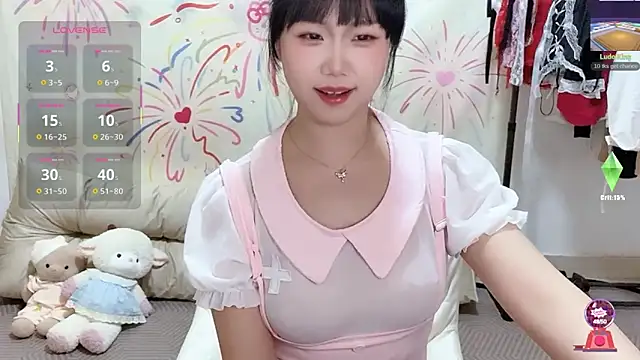 xiaoguai99 online show from April 14, 11:49 am