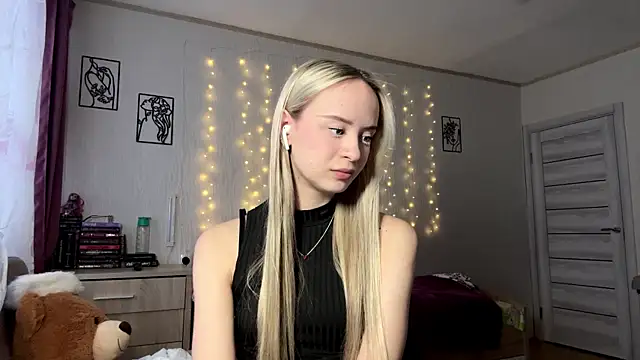 LatashiaOrcutt online show from January 6, 12:42 pm