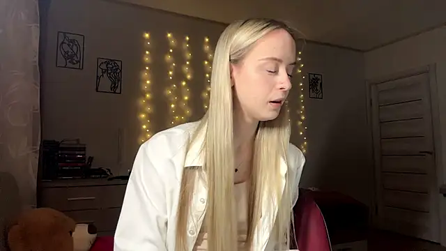 LatashiaOrcutt online show from January 15, 4:33 pm