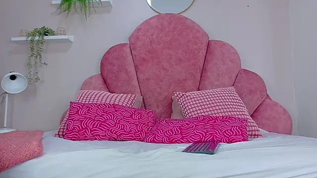 SamanthaSky   online show from January 15, 3:22 am