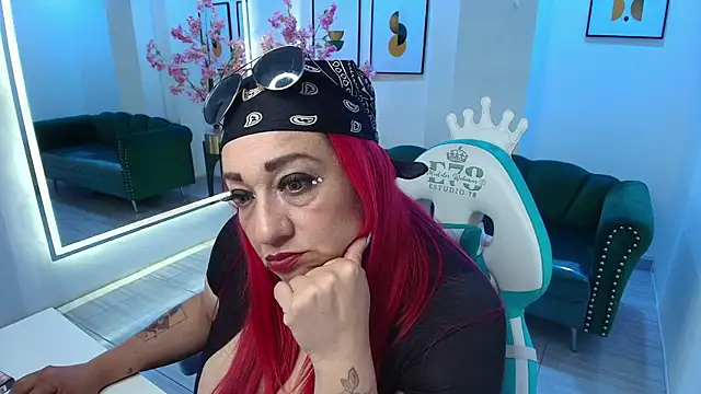 Hannah andrews online show from January 13, 7:30 pm