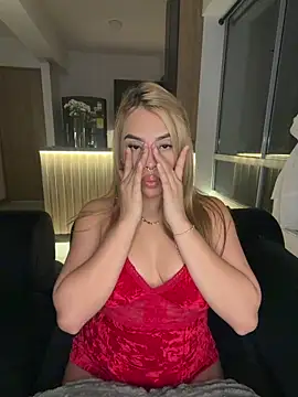 Snapshot of karymoron chatting on February 4, 4:29 am karymoron online show from February 4, 4:29 am