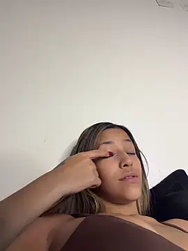 vicky bass  online show from March 6, 5:37 am