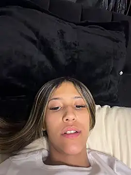 vicky bass  online show from April 5, 2:09 am