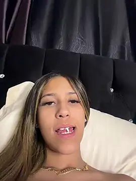 vicky bass  online show from April 9, 1:27 am