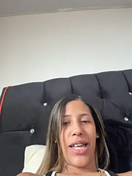 Snapshot of vicky_bass_ chatting on June 3, 2:33 pm vicky bass online show from June 3, 2:33 pm