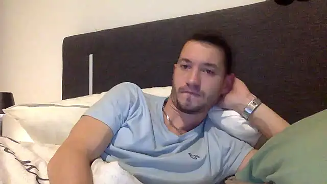 batschi0512 online show from January 13, 3:45 am