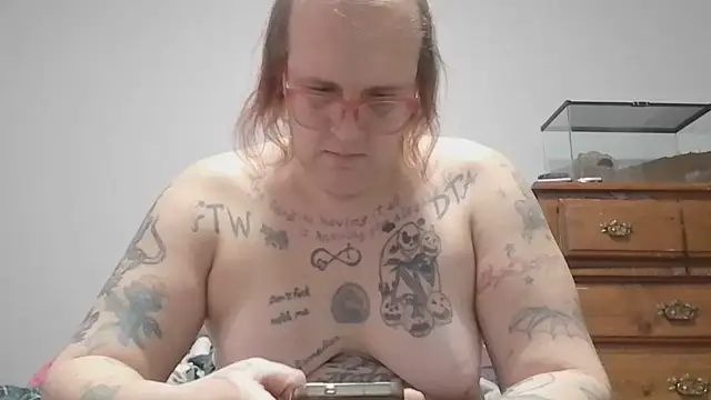 Snapshot of Flutterfli chatting on January 8, 4:42 pm Flutterfli online show from January 8, 4:42 pm