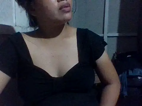 Snapshot of sweetprinces08 chatting on February 6, 1:14 pm sweetprinces08 online show from February 6, 1:14 pm