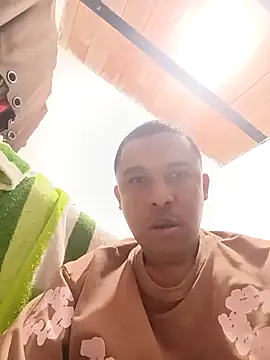 Snapshot of Ellatin15 chatting on February 19, 3:02 am Ellatin15 online show from February 19, 3:02 am