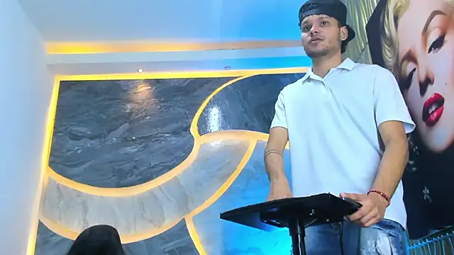 Lucas hot 20 online show from February 14, 5:26 am