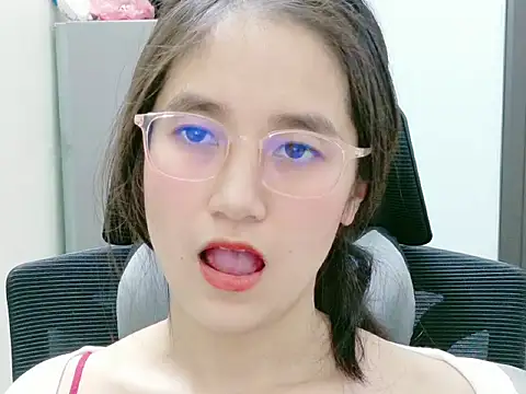 Snapshot of Shulee- chatting on February 9, 5:55 am Shulee- online show from February 9, 5:55 am