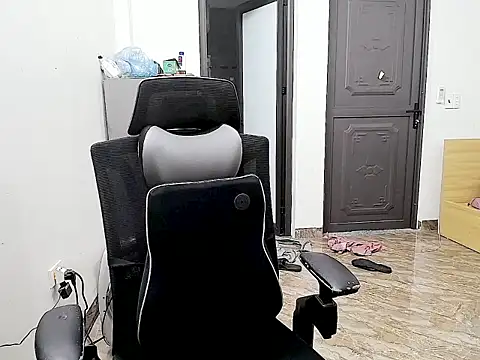 Snapshot of Shulee- chatting on February 12, 10:10 am Shulee- online show from February 12, 10:10 am