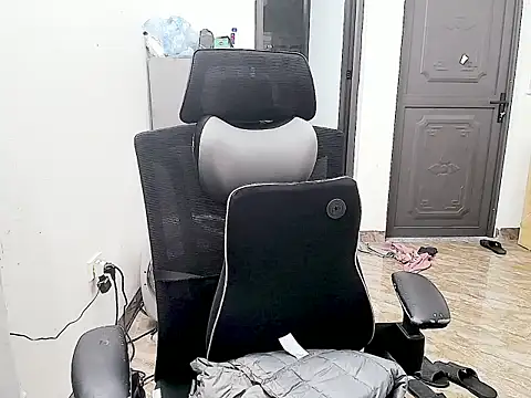 Snapshot of Shulee- chatting on February 14, 1:46 am Shulee- online show from February 14, 1:46 am