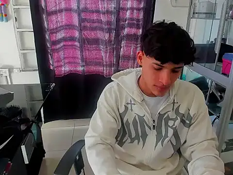 Snapshot of MaxStar26 chatting on January 7, 1:46 pm MaxStar26 online show from January 7, 1:46 pm