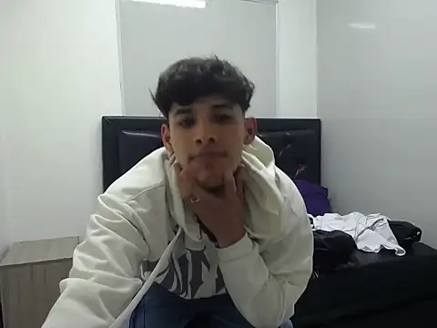 Snapshot of MaxStar26 chatting on January 8, 1:52 am MaxStar26 online show from January 8, 1:52 am