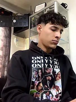 Snapshot of MaxStar26 chatting on January 9, 2:09 pm MaxStar26 online show from January 9, 2:09 pm