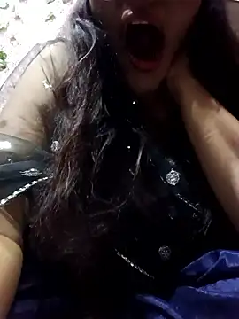 Snapshot of 01Roshani chatting on January 6, 10:52 am 01Roshani online show from January 6, 10:52 am