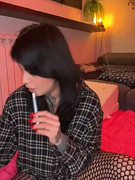 ReynaTatty online show from March 29, 8:53 pm