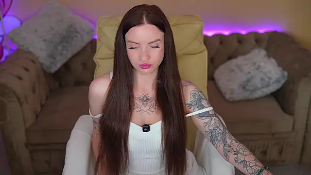 AlexaFleur online show from July 8, 6:29 am