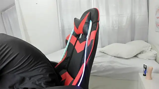 julian xx online show from March 19, 7:07 pm