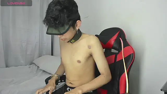 julian xx online show from March 27, 7:24 pm