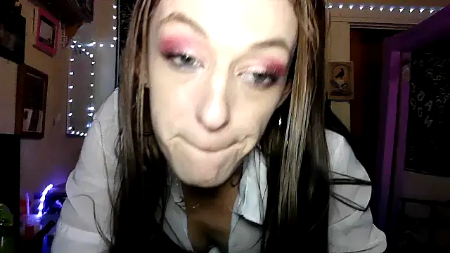 Snapshot of SultryEroticSlut chatting on February 25, 1:04 am SultryEroticSlut online show from February 25, 1:04 am