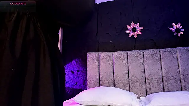 ThaliaBrookss  online show from April 3, 6:11 am