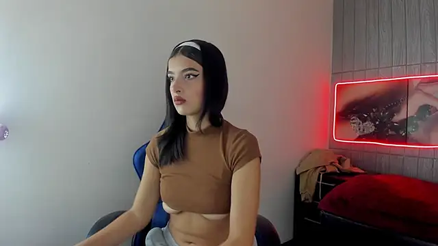 honeyluxe  online show from February 3, 4:43 am