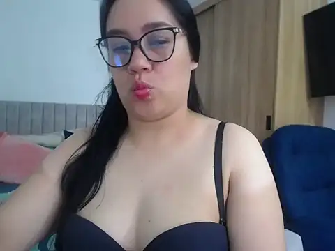 Ashleyrobertsrich online show from April 25, 6:38 pm