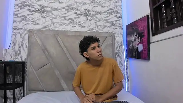 jhonaEstrada online show from January 8, 1:02 pm