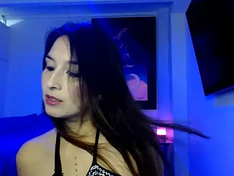 Almaglow  online show from March 18, 7:50 pm