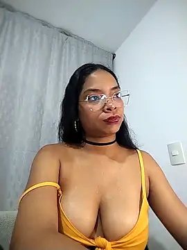 KATALINA SANTANA  online show from April 18, 12:25 am