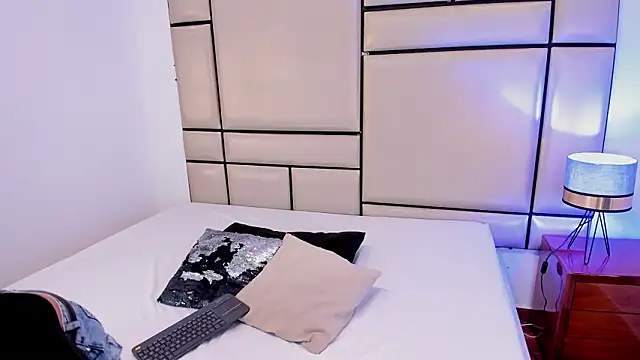 Snapshot of alejandra_loppez chatting on February 2, 7:34 pm alejandra loppez online show from February 2, 7:34 pm