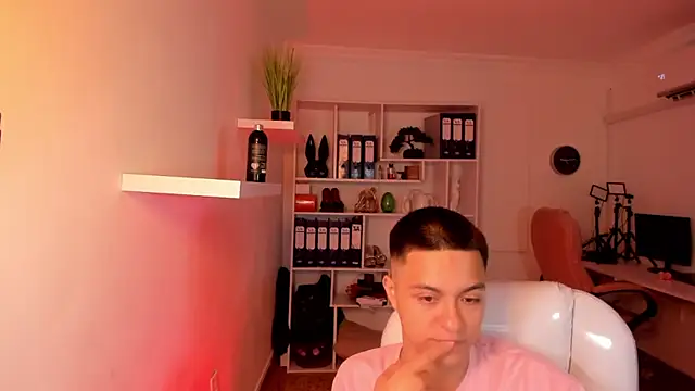 Snapshot of RicciRizzo chatting on May 30, 12:24 pm RicciRizzo online show from May 30, 12:24 pm