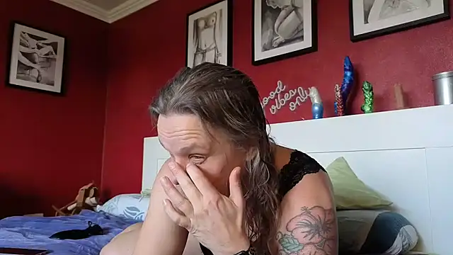 Snapshot of XylaPhoenix chatting on February 26, 1:10 pm XylaPhoenix online show from February 26, 1:10 pm