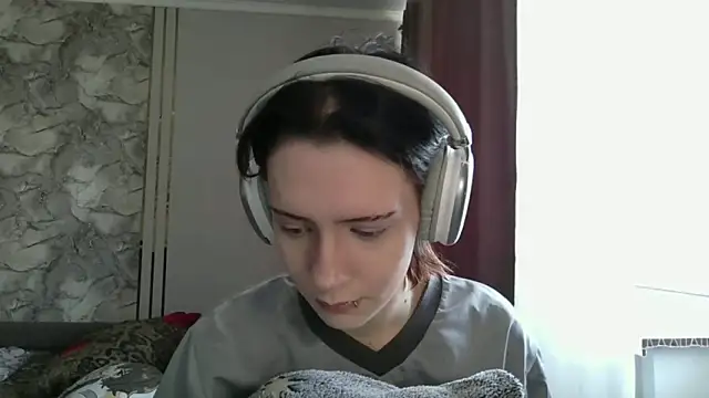 LxayBloom online show from February 27, 6:24 am