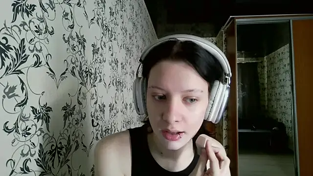 LxayBloom online show from April 1, 6:47 am