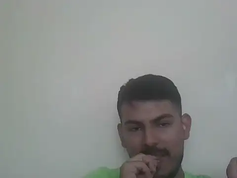 Snapshot of Mateotubbe chatting on July 1, 9:14 pm Mateotubbe online show from July 1, 9:14 pm