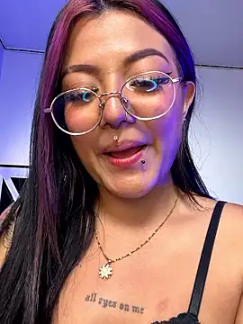 Snapshot of queen_of_you_heart chatting on January 9, 10:00 pm queen of you heart online show from January 9, 10:00 pm