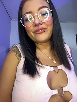 Snapshot of queen_of_you_heart chatting on January 12, 5:07 pm queen of you heart online show from January 12, 5:07 pm