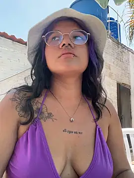 queen of you heart online show from March 22, 6:22 pm