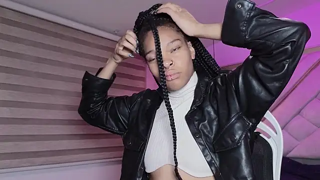 mia gatesvg online show from March 21, 3:11 am