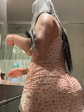 nataliia queen  online show from April 5, 12:41 am