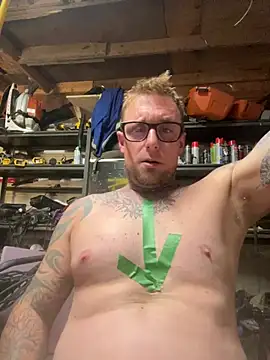 Snapshot of WIDBIGWHITECOCK chatting on July 29, 5:38 am WIDBIGWHITECOCK online show from July 29, 5:38 am