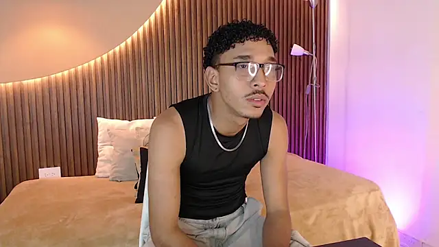 Snapshot of Julian_Dark_ chatting on February 4, 3:56 am Julian Dark online show from February 4, 3:56 am