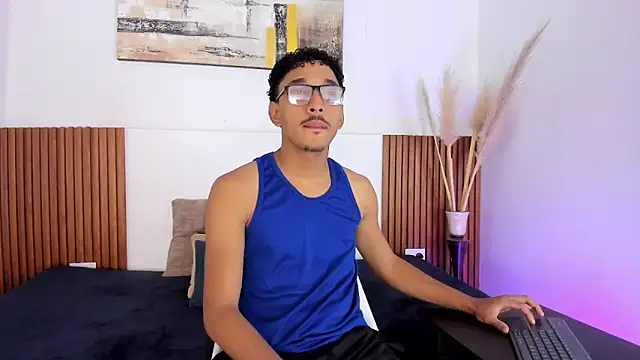 Snapshot of Julian_Dark_ chatting on February 5, 3:44 am Julian Dark online show from February 5, 3:44 am