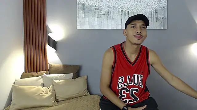 Snapshot of Julian_Dark_ chatting on February 14, 5:15 am Julian Dark online show from February 14, 5:15 am