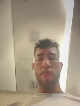 Snapshot of liam_bronw chatting on May 1, 4:22 pm liam bronw online show from May 1, 4:22 pm